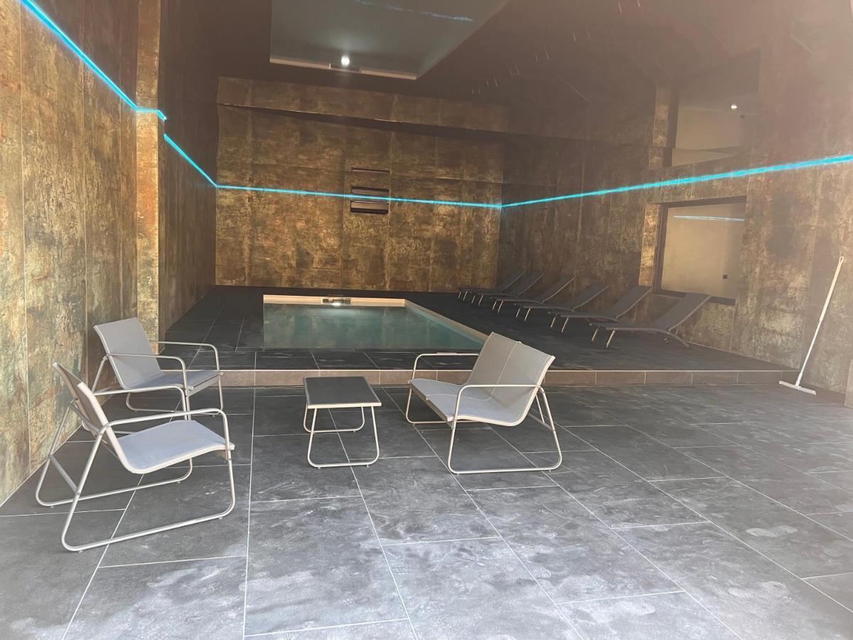 Villa 400m2 piscine intérieure chauffée Agde Exterior foto